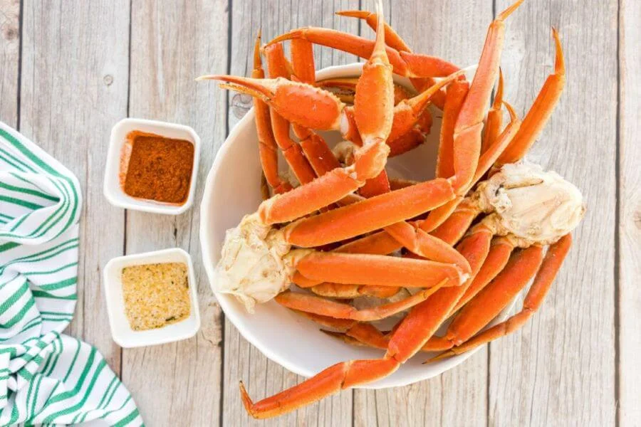 Cua tuyết từ lâu đã trở thành một đặc sản hấp dẫn thu hút du khách khi có dịp đi du lịch Hàn Quốc, đặc biệt là vào mùa xuân