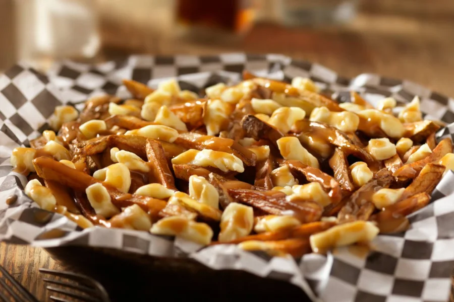 Poutine - Món ăn quốc dân của Canada