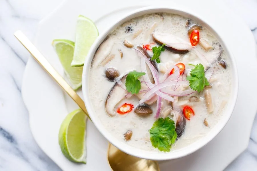 Tom Kha Kai là một món súp vô cùng đặc biệt được nấu từ nước cốt dừa