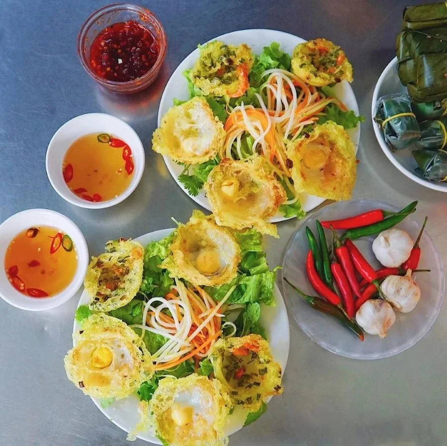 Bánh căn là một món ăn độc đáo, đậm đà văn hóa ẩm thực miền Trung