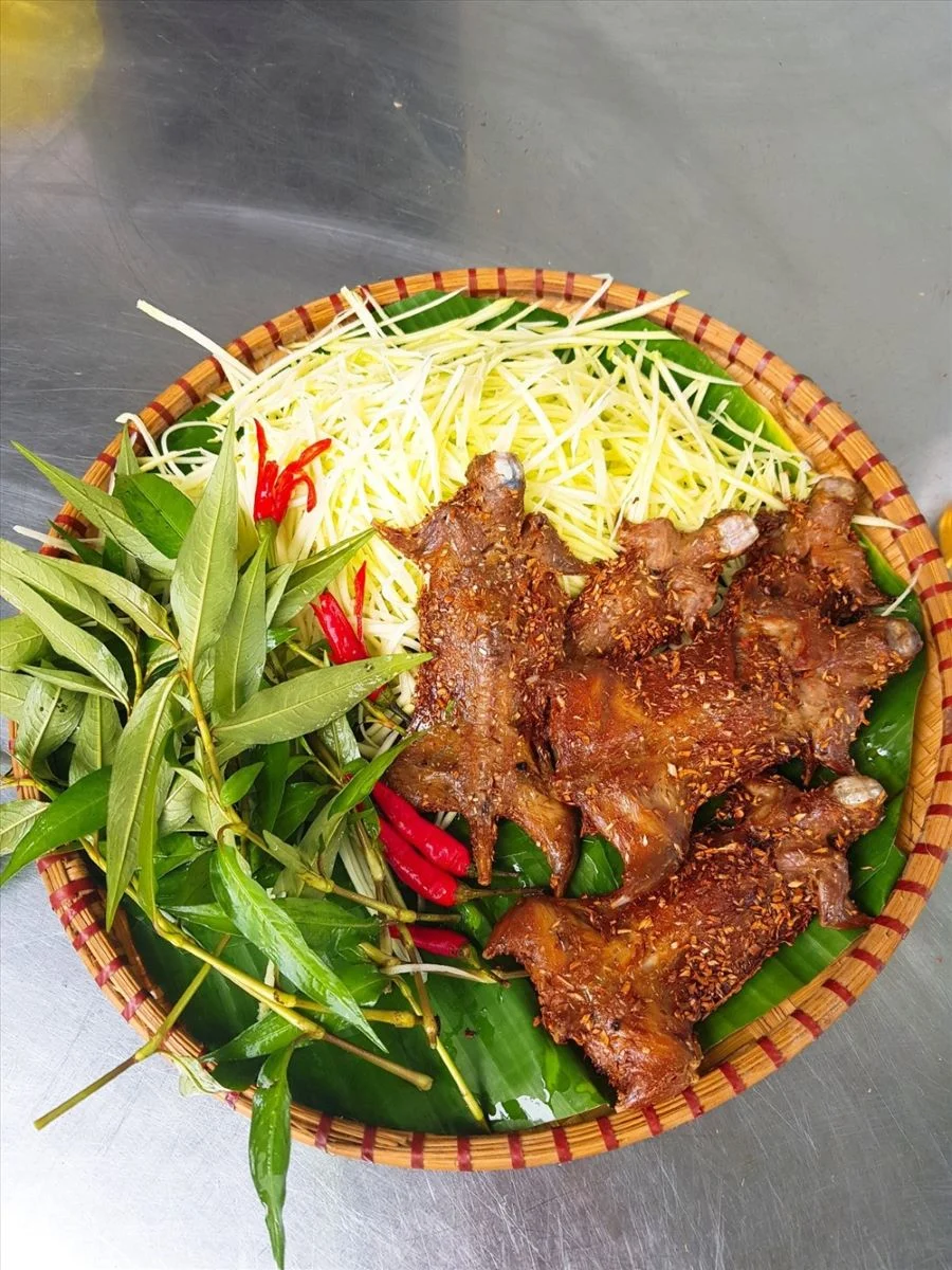 Chuột đồng là một món ăn đậm chất miền Tây và là một trong những đặc sản miền Tây nổi tiếng nhất