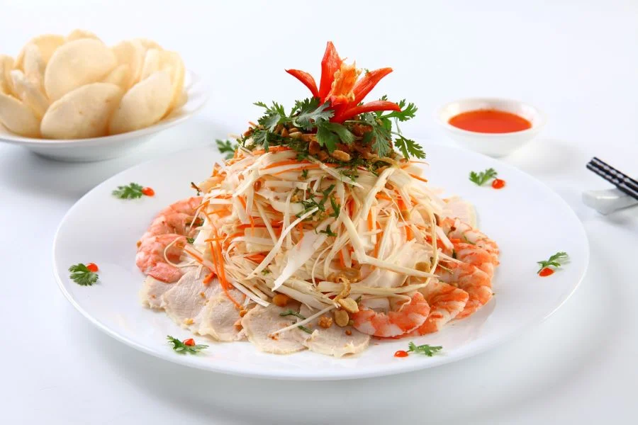 Gỏi củ hủ dừa được xem là một món ăn vô cùng “sang chảnh” tại xứ dừa Bến Tre