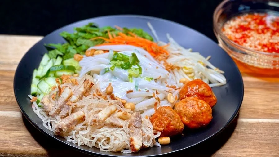 Bánh tằm bì với hương vị độc đáo hứa hẹn sẽ chinh phục “dạ dày” của các tín đồ sành ăn