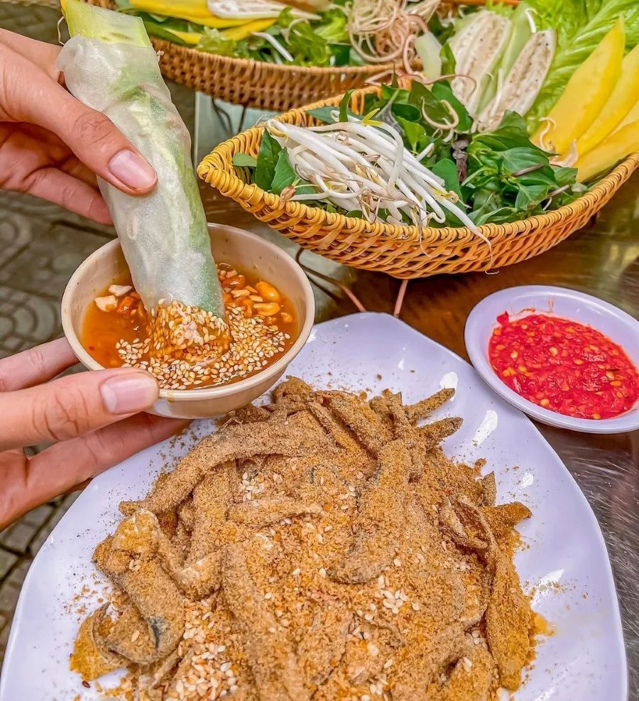 Đừng quên thưởng thức món Gỏi cá trứ danh này nhé!