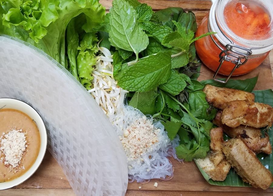 Bánh tráng Hòa Đa ít bị dính hoặc bể khi nhúng nước do đó rất dễ cuốn và được nhiều thực khách ưa chuộng