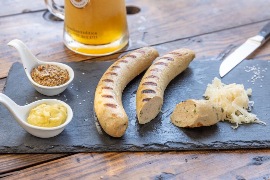 Xúc xích Bockwurst có sự mềm mại từ thịt và hương thơm nồng nàn của các loại gia vị