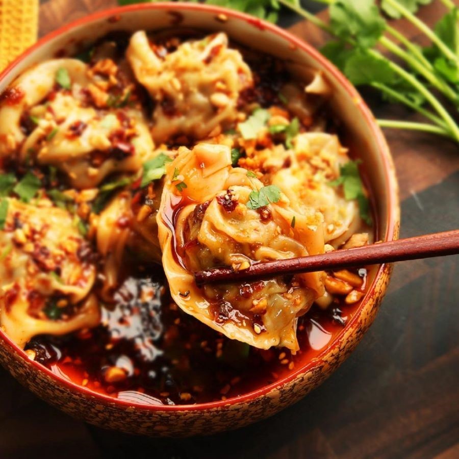 Sủi cảo với sốt cay - một trong những món ăn mà bạn phải thử khi đến Tứ Xuyên