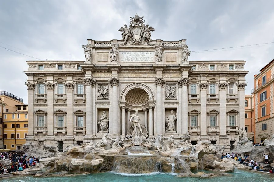 Đài phun nước Trevi là kỳ quan kiến trúc của trường phái nghệ thuật Baroque