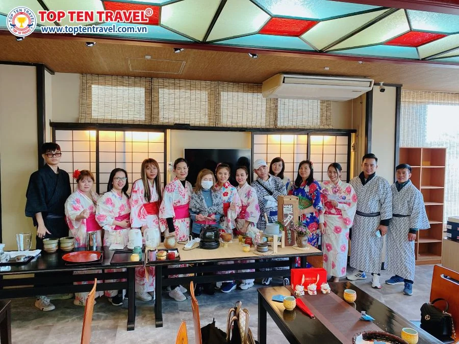 Đoàn Khách Top Ten Travel tham quan du lịch tại Nhật Bản