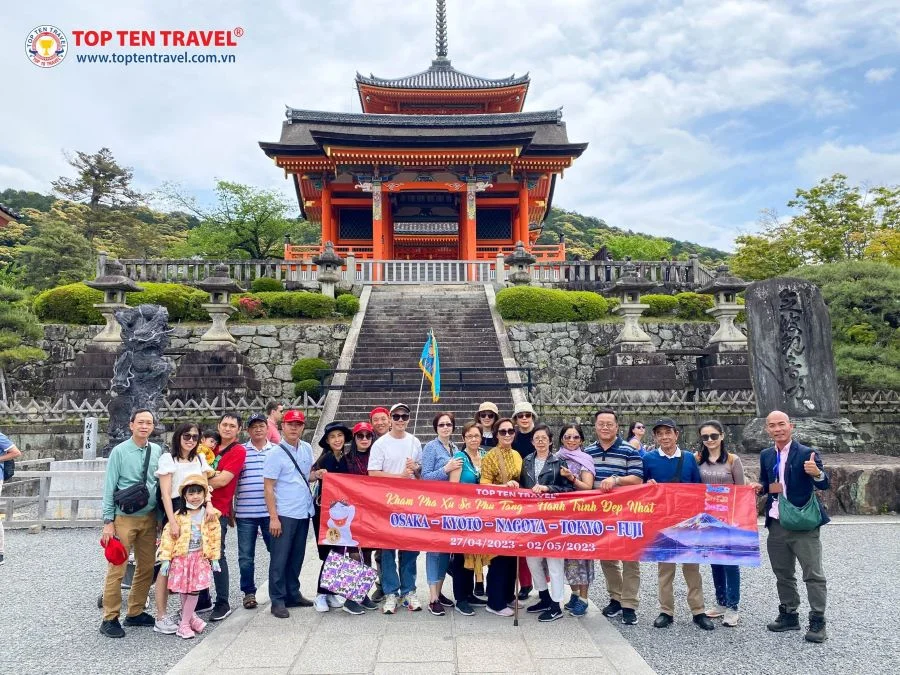Đoàn Khách Top Ten Travel tham quan du lịch tại Nhật Bản