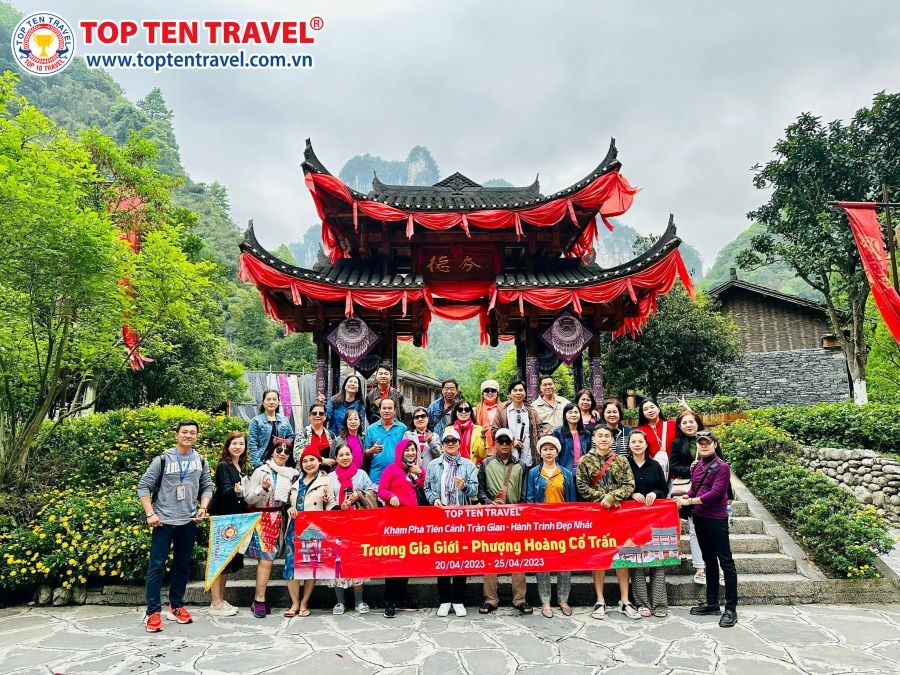 Đoàn khách Top Ten Travel trải nghiệm tham quan và khám phá Trung Quốc
