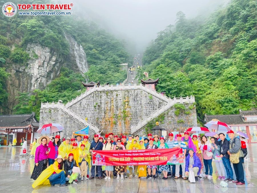 Đoàn khách Top Ten Travel trải nghiệm tham quan và khám phá Trung Quốc