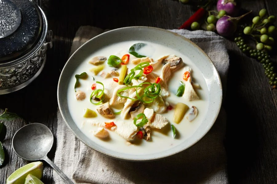 Tom Kha Gai là một món ăn vô cùng thơm ngon và hấp dẫn, thu hút rất nhiều du khách tại Thái Lan
