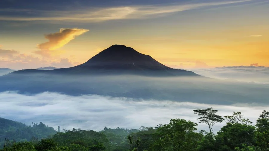 Trekking và ngắm bình minh trên núi Batur là một trong những trải nghiệm thú vị mà bạn không thể bỏ lỡ