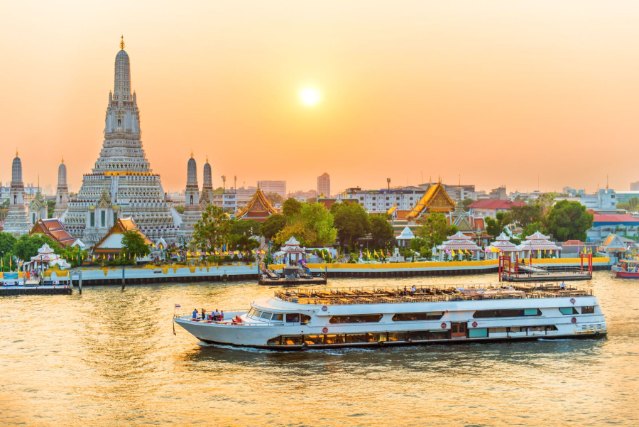 Sông Chao Phraya, hay còn được biết đến với cái tên thân thuộc Mê Nam, từ lâu đã trở thành biểu tượng của Thái Lan