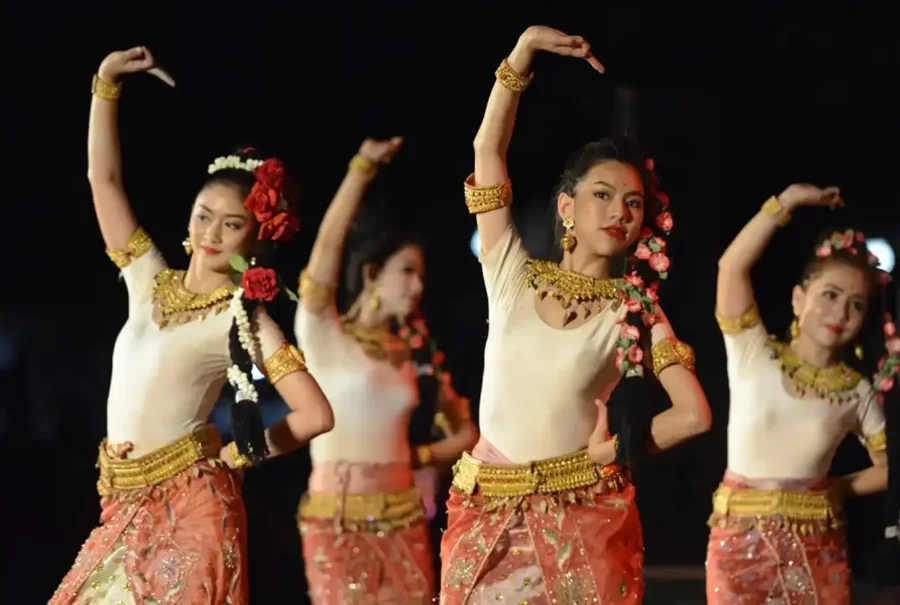 Thưởng thức những điệu múa truyền thống Thái Lan