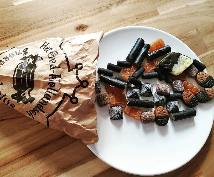 Licorice hay Kẹo cam thảo - Món quà tặng tuyệt vời sau chuyến du lịch Hà Lan