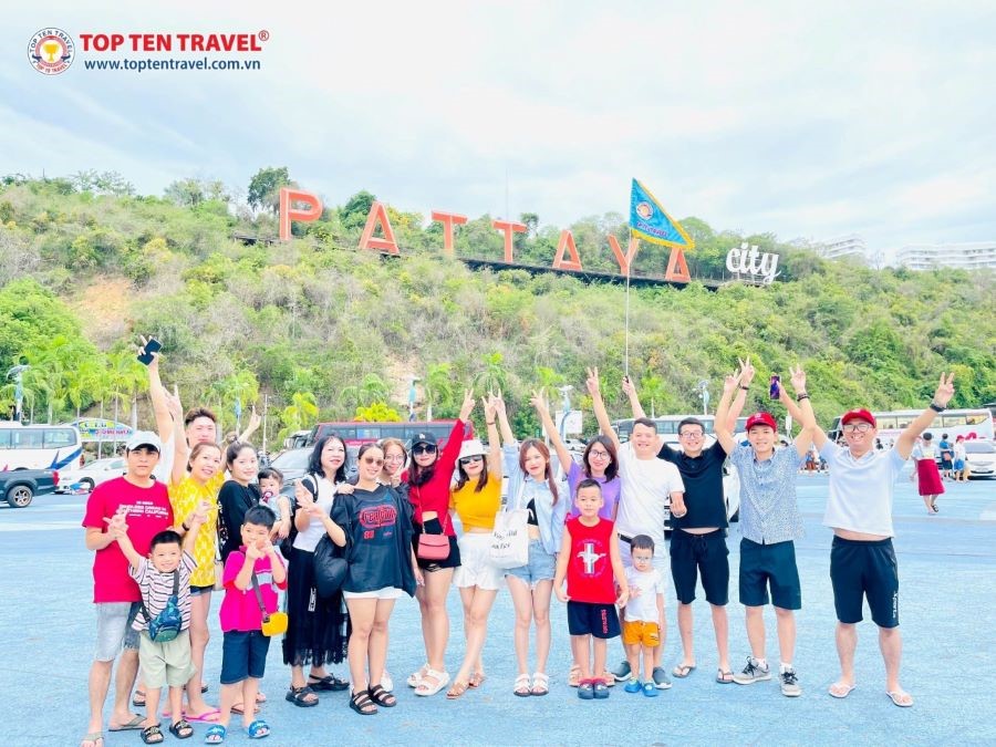 Đoàn khách Top Ten Travel tham quan khám phá Thái Lan