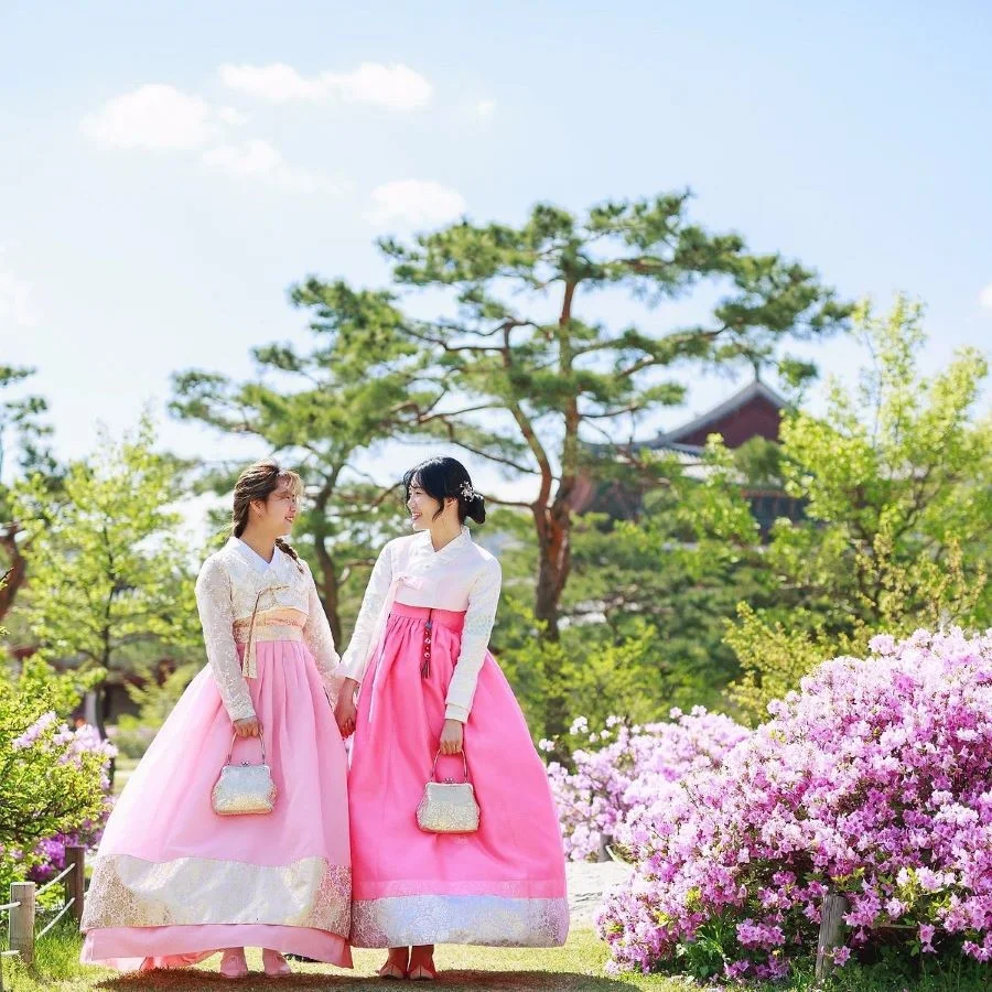 Những bức hình xinh xắn của khách du lịch mặc Hanbok Hàn Quốc