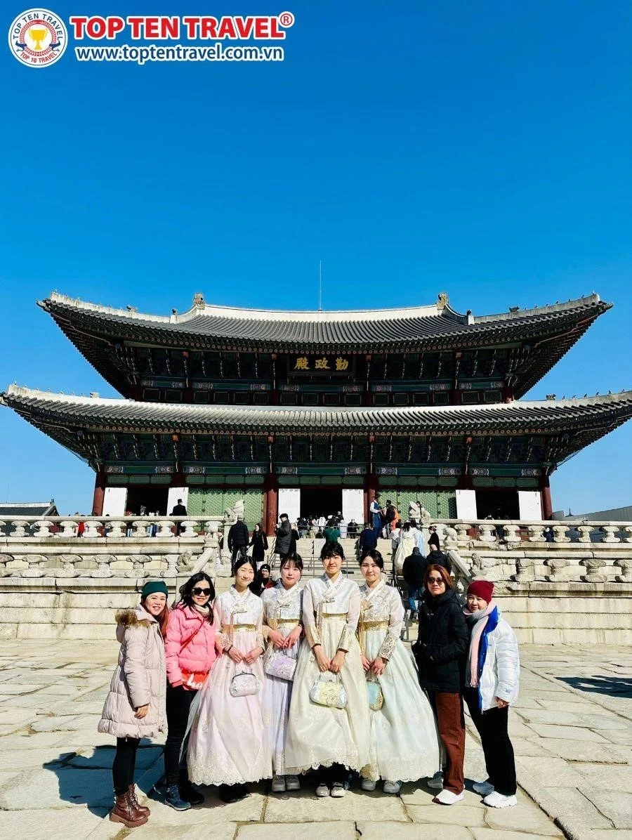 Những bức hình xinh xắn của khách du lịch mặc Hanbok Hàn Quốc