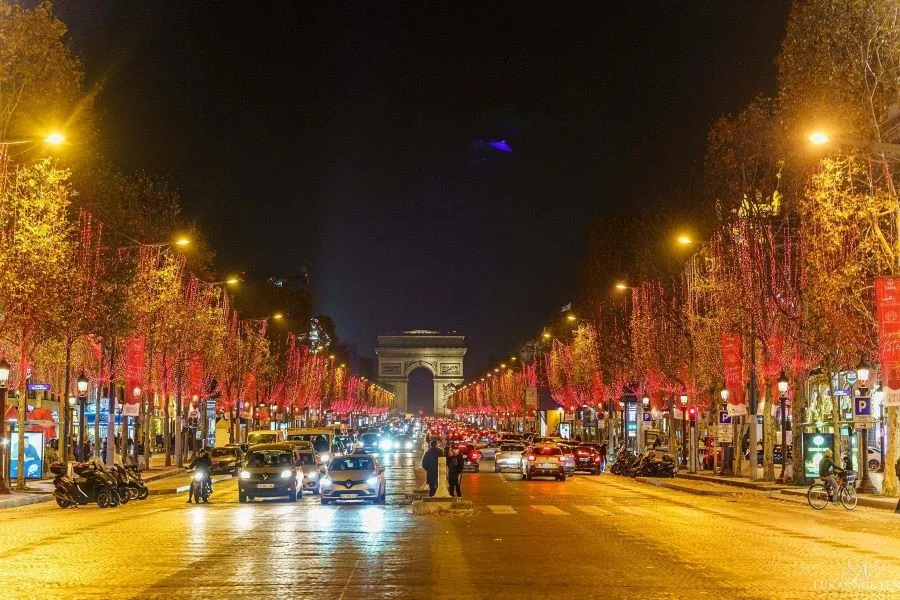 Giáng sinh lộng lẫy, bình an tại Paris