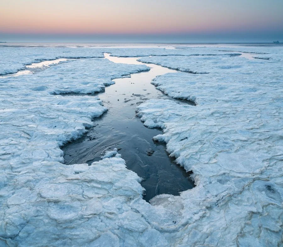 Khu vực sông băng Mer de Glace nhìn từ trên cao