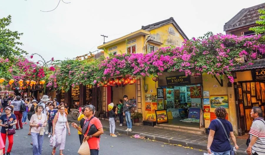 Hội An níu chân du khách phương xa bởi vẻ đẹp cổ kính và vô cùng bình yên