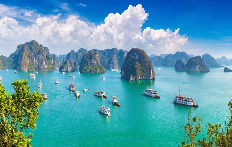 Vịnh Hạ Long - kỳ quan thiên nhiên thế giới sở hữu vẻ đẹp đầy huyền bí và tráng lệ