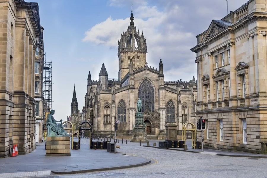 Nhà thờ St Giles là công trình kiến trúc có tính biểu tượng cao tại thành phố Edinburgh 