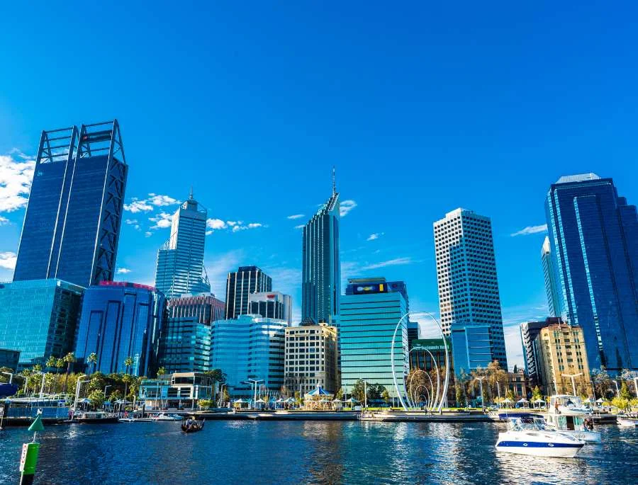 Khung cảnh hiện đại của thành phố Perth thu hút lượng lớn khách du lịch mỗi năm
