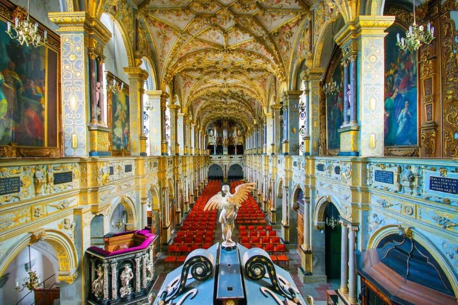 Kiến trúc lộng lẫy của lâu đài