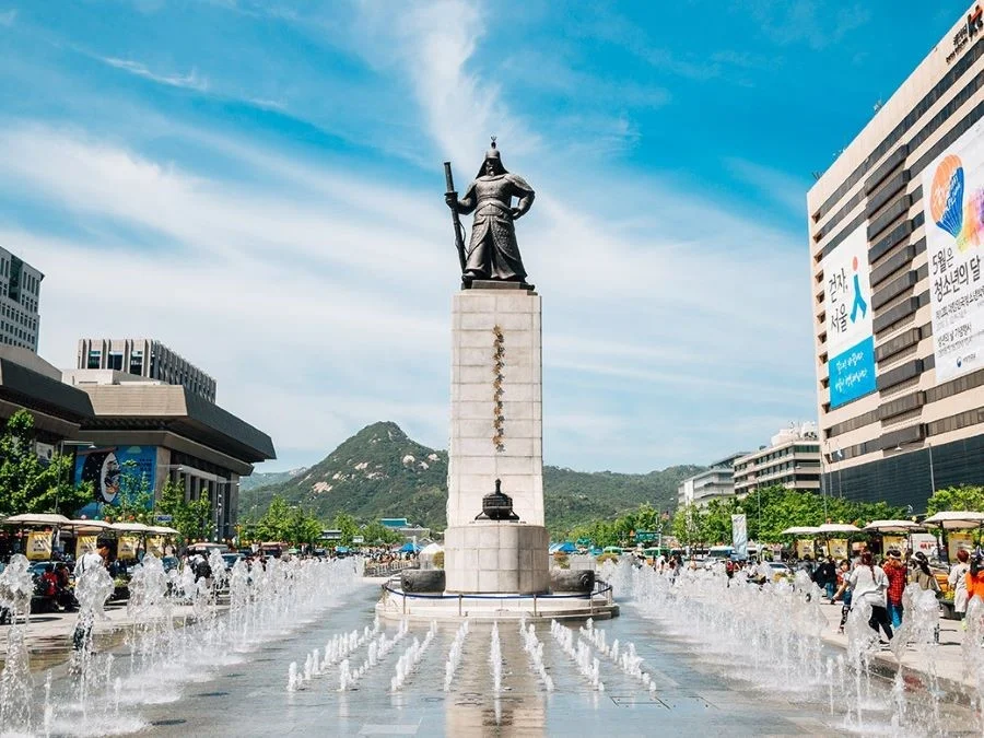 Tượng đài tướng quân Lee Soon Shin nổi tiếng tại khu vực quảng trường