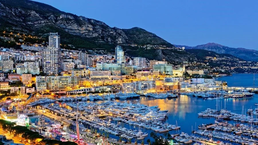 Cảng Monte Carlo sở hữu khung cảnh vô cùng nhộn nhịp