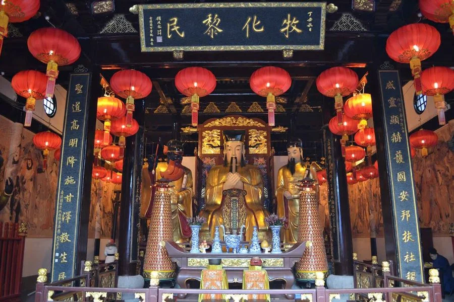 Miếu Thành Hoàng là nơi để tìm hiểu rõ hơn về lịch sử và về nền văn hóa lâu đời của Trung Quốc