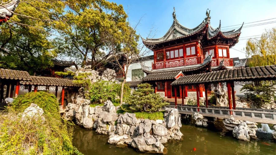 Dự Viên tọa lạc ngay trung tâm của thành phố Thượng Hải 