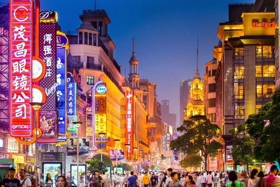 Đại Lộ Nam Kinh - một trong những con phố trung tâm nổi tiếng và sầm uất bậc nhất tại thành phố Thượng Hải