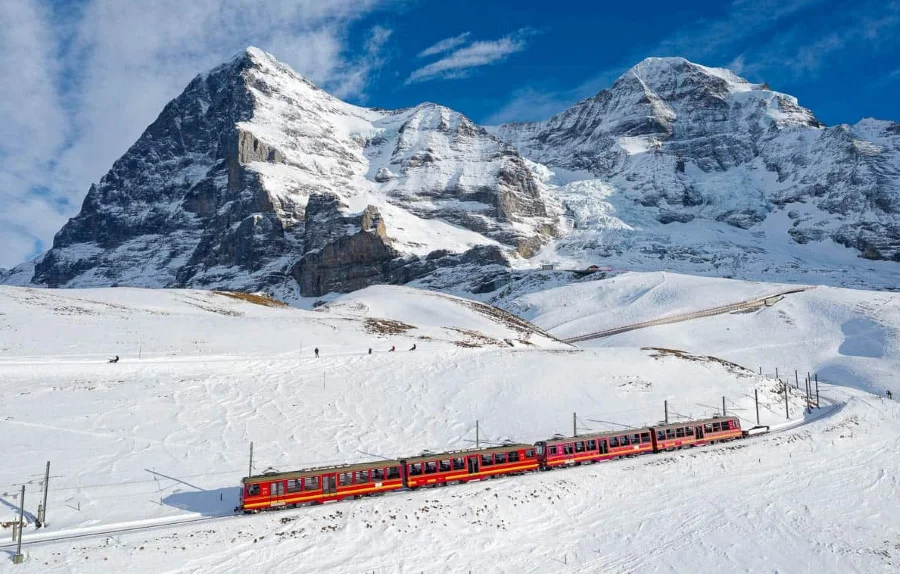 Đỉnh núi Jungfrau sở hữu độ cao ấn tượng khoảng 4.158 mét