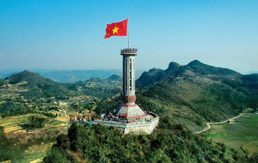  Cột cờ Lũng Cú - một trong những điểm check in đầy tự hào của Việt Nam