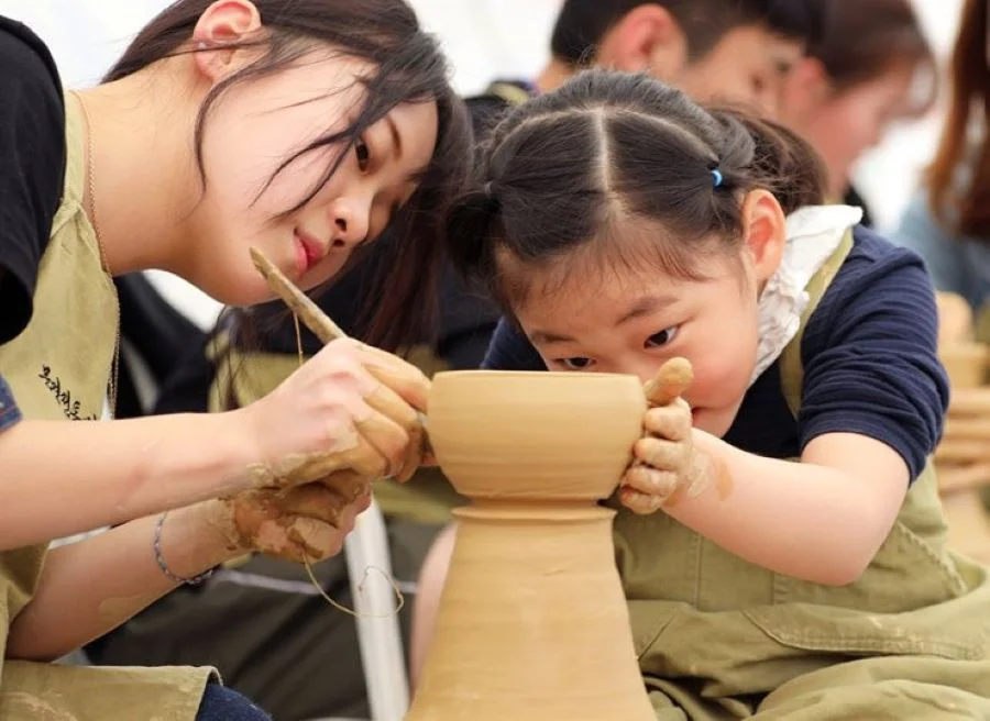 Lễ hội truyền thống Mungyeong Chasabal với trải nghiệm tự tay làm đồ gốm sứ cực kỳ thú vị 