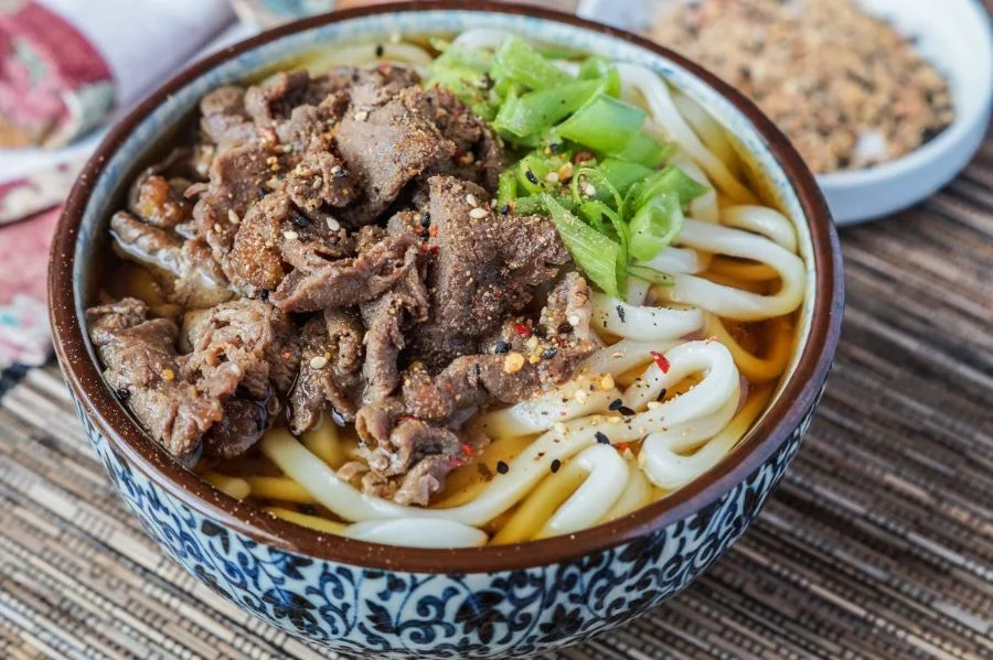 Mì Udon có hương vị thanh ngọt dễ chịu, cực kỳ bắt miệng, ăn một lần là nhớ mãi không quên 
