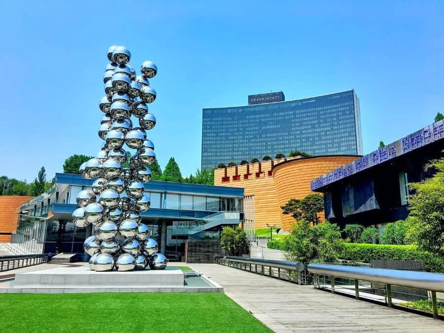 Kiến trúc của Leeum cũng là một điểm nhấn đáng chú ý trong chuyến du lịch Seoul thú vi này