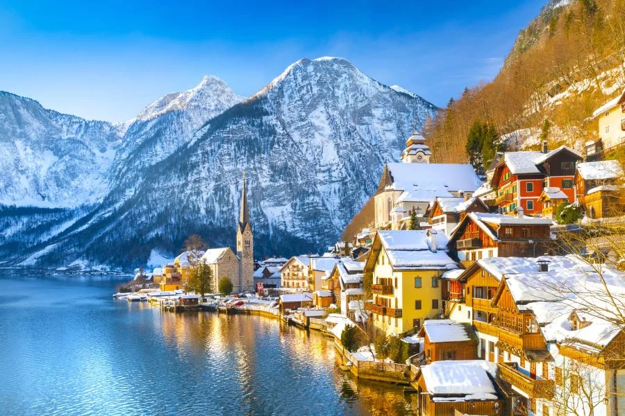 Hallstatt khoác lên mình chiếc áo trắng tinh khôi vào mùa đông