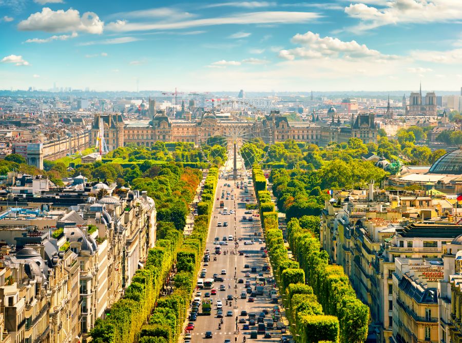 Hè đến, Paris lại mang một sức hút riêng khiến khách du lịch rất khó để có thể chối từ