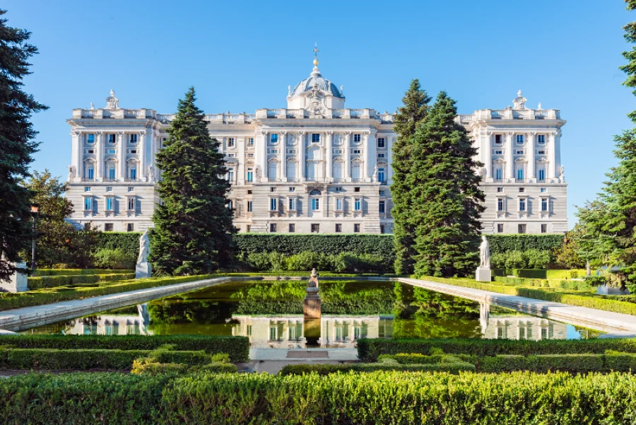 Cung điện hoàng gia Tây Ban Nha tại thủ đô Madrid được xếp vào một trong những cung điện lớn nhất ở châu Âu 