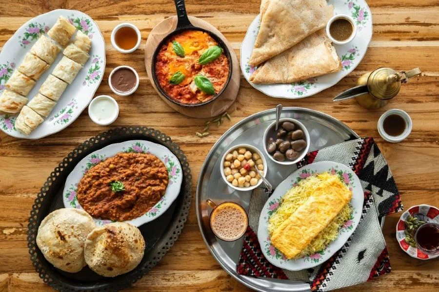 Các món ăn Dubai nổi tiếng mang những nét đặc trưng tiêu biểu cho văn hóa ẩm thực của Các Tiểu Vương Quốc Ả Rập Thống Nhất