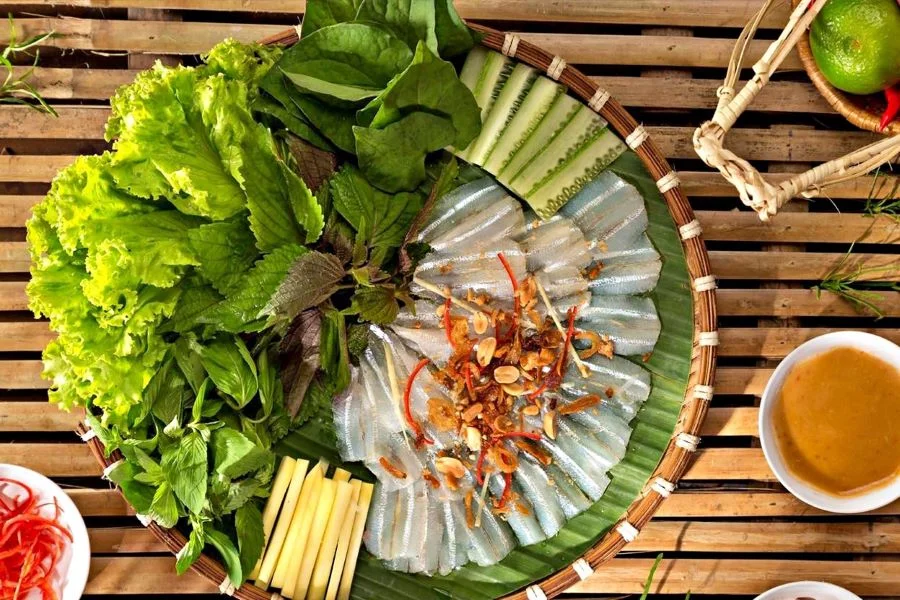Gỏi cá mai tươi ngon là món ngon du khách không nên bỏ lỡ tại Phú Yên