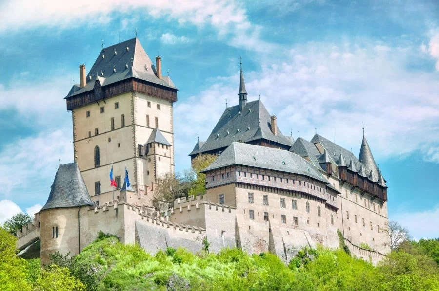 Lâu đài Karlštejn hoành tráng và nguy nga đến mức khó tin