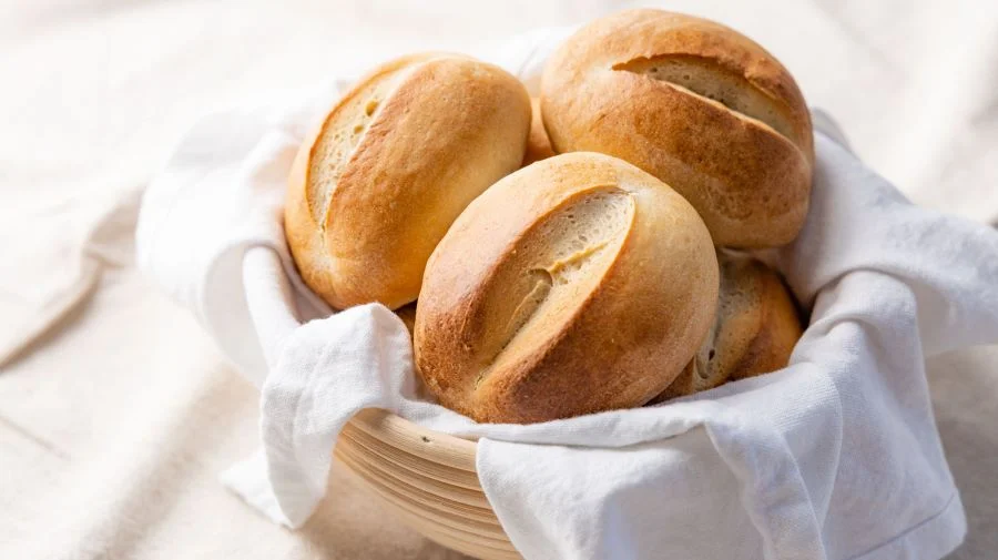 Brötchen là loại bánh mì ổ nhỏ được ví von như thứ “đặc sản” quốc dân ở Đức