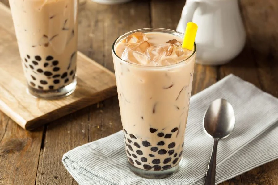 Vị ngọt thanh của trà hòa cùng vị béo ngậy của sữa với những viên trân châu dai dai tạo nên một hương vị khó cưỡng
