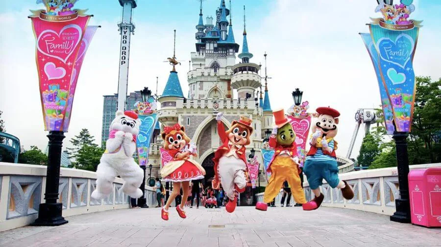 Lotte World từ lâu đã trở thành điểm đến không thể bỏ qua của du khách khắp nơi trên thế giới khi đi du lịch Hàn Quốc